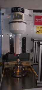 Fresadora de engranajes CNC vertical automática de dos ejes de paso fino Sykes V152 (con y sin accesorio de corte de cremalleras) - Product Image 3