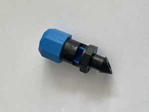Goutteur à flèche Watersun 4 mm en PVC noir réglable pour système d'irrigation goutte à goutte de jardin et de serre - Product Image 5