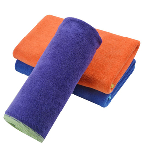 Serviette de sport en microfibre noire personnalisée avec logo, idéale pour la gym, le fitness, les voyages et la musculation – en polyester tricoté pour hommes - Product Image 4