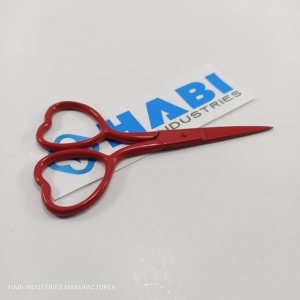Ciseaux à ongles HABI INDUSTRIES, lame courbée, acier inoxydable, mini, pour droitiers, manche cœur rouge, outils de beauté, soin des ongles - Product Image 1