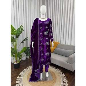 Conjunto de Traje de Seda Crepé Elegante para Mujer de ZAIN EXPORTS, Bordado Exquisito, Dupatta con Hermoso Estampado, Ropa de Fiesta - Product Image 1