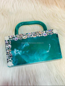 El último embrague de resina geométrica de calidad superior | Elegante diseño hecho a mano disponible para venta al por mayor | Perfecto para regalos de boda - Product Image 6