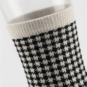 Chaussettes pour hommes, motif pied-de-poule, tricotées en coton, respirantes, écologiques, personnalisables, pour un usage quotidien, style automne - Product Image 4