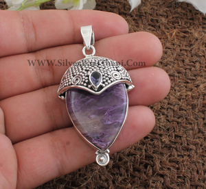 Colgante de Charoita Natural Rusa, Plata de Ley 925, Engaste de Platino, Estilo Vintage, Collar con Gema Púrpura - Product Image 1
