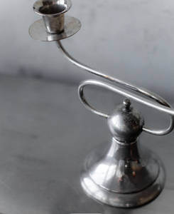 Candélabre moderne en métal à 4 lumières, porte-bougie décoratif, centre de table, finition argentée pour la décoration de la maison, des mariages et des dîners - Product Image 3