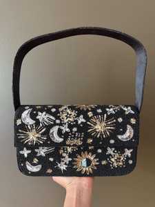 Bolso de mano hecho a mano con cuentas, diseño de luna y estrellas celestiales en negro, bolso de mano bordado para mujer, accesorio, bolso de hombro con cuentas. - Product Image 3