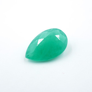พลอยมรกตทรงลูกแพร์ธรรมชาติ HAYAAT GEMS น้ำหนัก 4.40 กะรัต มรกตเจียระไนจากราชสถาน สำหรับทำเครื่องประดับ - Product Image 1