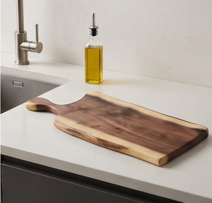 Planche à découper en bois avec poignée, planche à découper rectangulaire, grain de bois brun, cuisine - Product Image 4