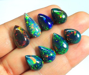 Opale noire éthiopienne attrayante, forme poire, éclat arc-en-ciel, opale noire chatoyante, taille 6-7 carats, cabochon - Product Image 6