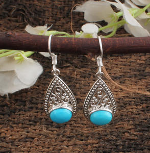 Pendientes Colgantes de Plata de Ley 925 con Circonita y Acabado Oxidado, Diseño de Lujo, Regalo para Fiestas - Product Image 3