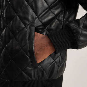 Chaqueta de Cuero Bicolor Negra y Blanca para Hombre, Chaqueta Acolchada con Capucha y Diseño de Diamantes, Chaqueta de Invierno Cálida y Acolchada Estilo Biker - Product Image 6