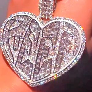เครื่องประดับ Luxira Jewels สร้อยคอสแตนเลสสตีลรูปหัวใจประดับอักษร ฝังเพชรโมอิสซาไนต์แบบไมโคร ดีไซน์ฮิปฮอปสำหรับทุกเพศ เหมาะสำหรับงานปาร์ตี้ ชุบด้วยทองคำ 0.3 มิลลิเมตร - Product Image 2
