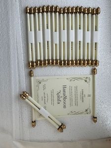 Tarjeta de invitación de boda tipo scroll con extremos dorados, invitación impresa personalizada de estilo real para eventos de lujo - Product Image 2