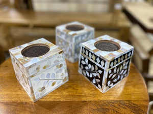 Brûleur de Bakhoor élégant en résine et bois incrusté de nacre fait à la main pour parfum d'oud arabe, Ramadan et décoration intérieure - Product Image 6