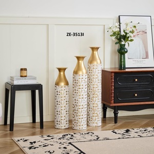 Juego de Jarrones de Metal Hechos a Mano, Color Blanco Dorado con Patrón Floral, Centro de Mesa Decorativo Contemporáneo para Hogar, Hotel, Boda - Product Image 1