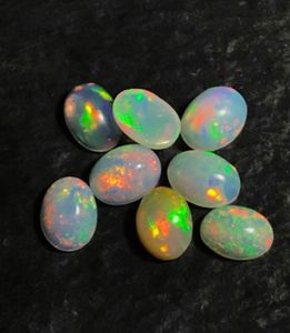 Opale d'Éthiopie naturelle, cabochon ovale multi-feu, lot de cabochons. - Product Image 1