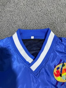 Chaqueta Cortavientos Azul Retro Y2K con Cuello en V para Hombre, Estilo Urbano Vintage, Sudadera con Logotipo Personalizado, Ropa Exterior de Nailon, Sudaderas con Capucha al por Mayor - Product Image 4