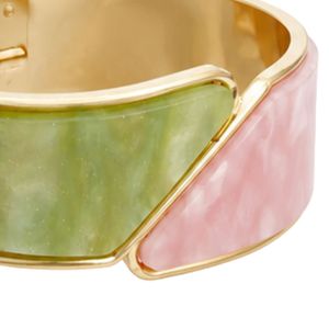 Bracelet manchette marbré rose et vert pour femme, bijou fantaisie doré, bracelet élégant et tendance, accessoire cadeau stylé - Product Image 5