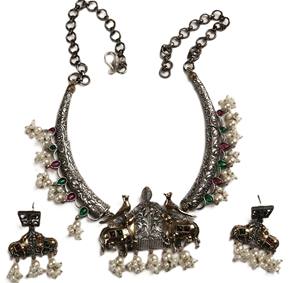 Parure de collier et boucles d'oreilles bohème en laiton plaqué or et argent antique bicolore, ornée d'éléphants et de pierres d'onyx, pour mariée et femme - Product Image 1