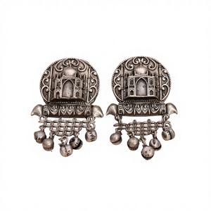 Boucles d'oreilles en argent oxydé Taj Mahal avec perles Ghungroo pour bijoux de mariage indien - Product Image 1
