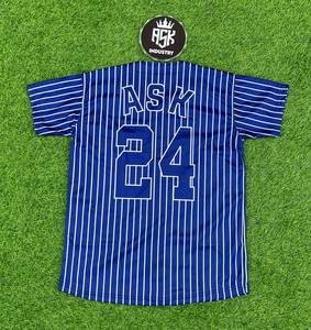 Camiseta Deportiva de Béisbol Personalizada con Rayas Azules, Sublimada, Transpirable, de Secado Rápido, Cuello en V, Manga Corta, con Nombre del Equipo y Letras - Product Image 1