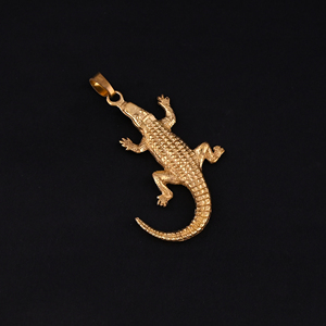 Pendentif tendance en laiton plaqué or en forme de crocodile, taille 65x10MM - Product Image 2