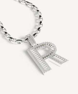 Pendentif lettre R plaqué argent avec diamant taille émeraude serti en canal, style hip-hop, unisexe, idéal pour un cadeau - Product Image 1