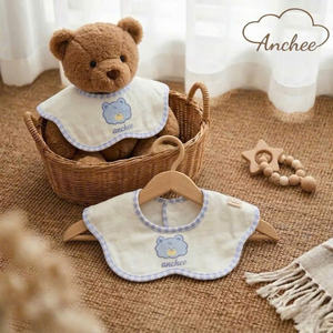 Babero de algodón orgánico certificado GOTS con cuello floral – Babero de alimentación para recién nacidos con estampado adorable, suave, grueso y altamente absorbente - Product Image 2