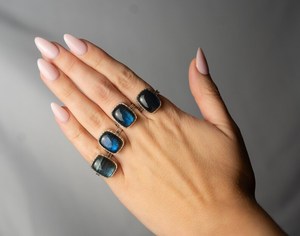Anillo Rectangular de Labradorita con Filigrana Gótica y Destello Azul, Anillo de Plata Hecho a Mano, Regalo para Ella - Product Image 2