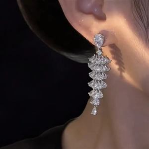 Pendientes de Diamantes Moissanite de Alta Calidad Creados en Laboratorio, Plata 925, Joyería de Boda para Mujer, Disponibles a un Precio Razonable - Product Image 2