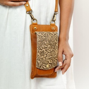 Bolso bandolera de cuero y piel de vaca para teléfono, Bolso pequeño de bolsillo móvil tallado de cuero genuino, bolso de mano occidental para mujer - Product Image 1