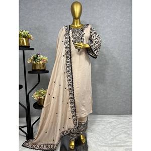 Ensemble haut-bas et dupatta pour femmes avec broderie fantaisie et travail de séquence - Product Image 5