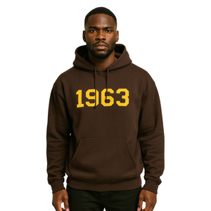 Sweat à capuche personnalisé en molleton de coton avec broderie du numéro 1963, style grec, pour sororité et fraternité - Product Image 1