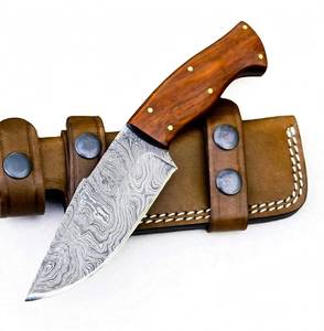 Outil utilitaire en acier damas à motif torsadé personnalisé avec manche en bois dur naturel - Product Image 1