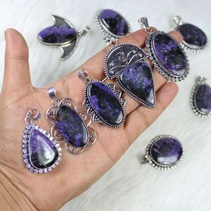Collier pendentif plaqué argent de style bohème, de créateur, avec charoïte violette sertie clos et design unique - Product Image 6