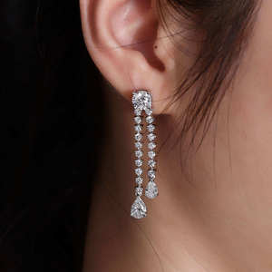 Boucles d'oreilles pendantes de luxe à double rangée de diamants de laboratoire taille poire, en or blanc original plaqué or 9 carats, certifiées IGI, classiques pour femme - Product Image 3