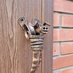 Manija de Puerta de Hierro Forjado a Mano con Recubrimiento en Polvo Resistente al Óxido, Estilo Tradicional con Acabado de Madera, Fácil de Instalar - Product Image 4