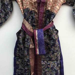 Vente en gros et fabrication de kimonos en soie à bas prix, différents imprimés et couleurs, vêtements de détente, sari en soie vintage, kimono sexy - Product Image 4