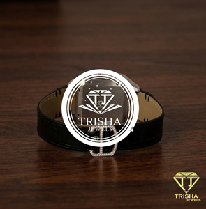 Montre pour homme de luxe à cadran carré avec bracelet en cuir noir, cadran serti de diamants et fabrication haut de gamme - Product Image 5