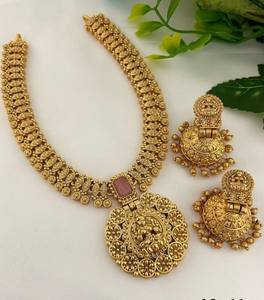 Ensemble de bijoux ethniques en or antique en gros, collier de temple finition mate de qualité supérieure avec jhumkas traditionnelles, bijoux de costume festifs - Product Image 1