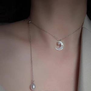 Collar Ajustable de Plata Pura S925 con Perla Natural de Agua Dulce Impecable, Concha de Mariposa Blanca, Collar Luna Viento Frío - Product Image 5