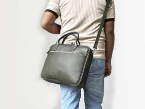 Sac à bandoulière moderne en cuir pour ordinateur portable avec design personnalisable en cuir véritable durable, grande capacité, imperméable, style multi-poches - Product Image 5