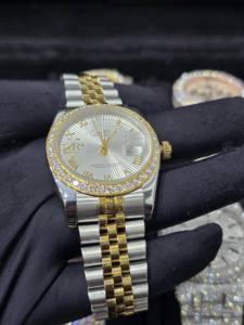 Montre automatique de luxe pour femme avec cadran analogique personnalisé de 36 mm, bracelet en acier inoxydable et boîtier en moissanite - Product Image 3