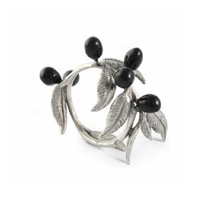 Rond de serviette design feuille unique, tissu ou papier, décor artistique de table de table de bureau, porte-serviettes en métal, occasion et événement de noël - Product Image 1