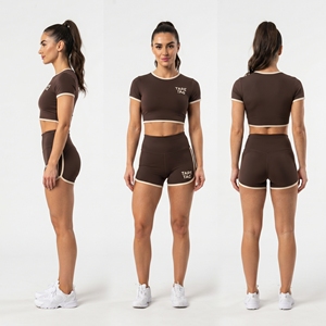 Ensemble de yoga pour femmes avec haut court à manches courtes et short en coton et polyester à séchage rapide, logo personnalisé imprimé - Product Image 5