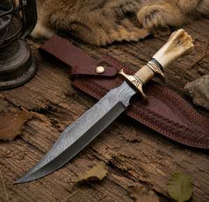 Couteau de chasse Bowie de Damas à lame fixe, gravé et personnalisé, avec manche en os de chameau, garde en laiton et étui en cuir, pour l'extérieur - Product Image 3