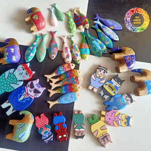 Decoración Colgante de Peces de Madera Pintados a Mano con Acrílico, Adorno de Peces de Madera Personalizado, Decoración Ecológica para el Hogar, Apto para Niños, Envío Rápido - Product Image 1