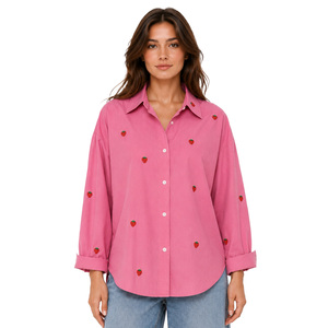 Chemise boutonnée rose brodée fraises pour femme, manches longues, coupe décontractée, personnalisable, en coton, collection Printemps-Été - Product Image 1