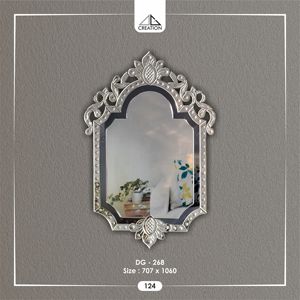 Ce miroir est un élément décoratif intemporel qui s'intègre parfaitement aux décors néoclassiques et traditionnels. Décoration murale artistique. - Product Image 1