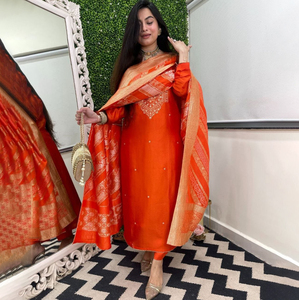 Dernière Collection : Salwar Kameez de Soirée Indien et Pakistanais, Nouvelle Robe de Mariage Indienne en Coton Style Bollywood, Entièrement Cousue, Longueur Midi - Product Image 1